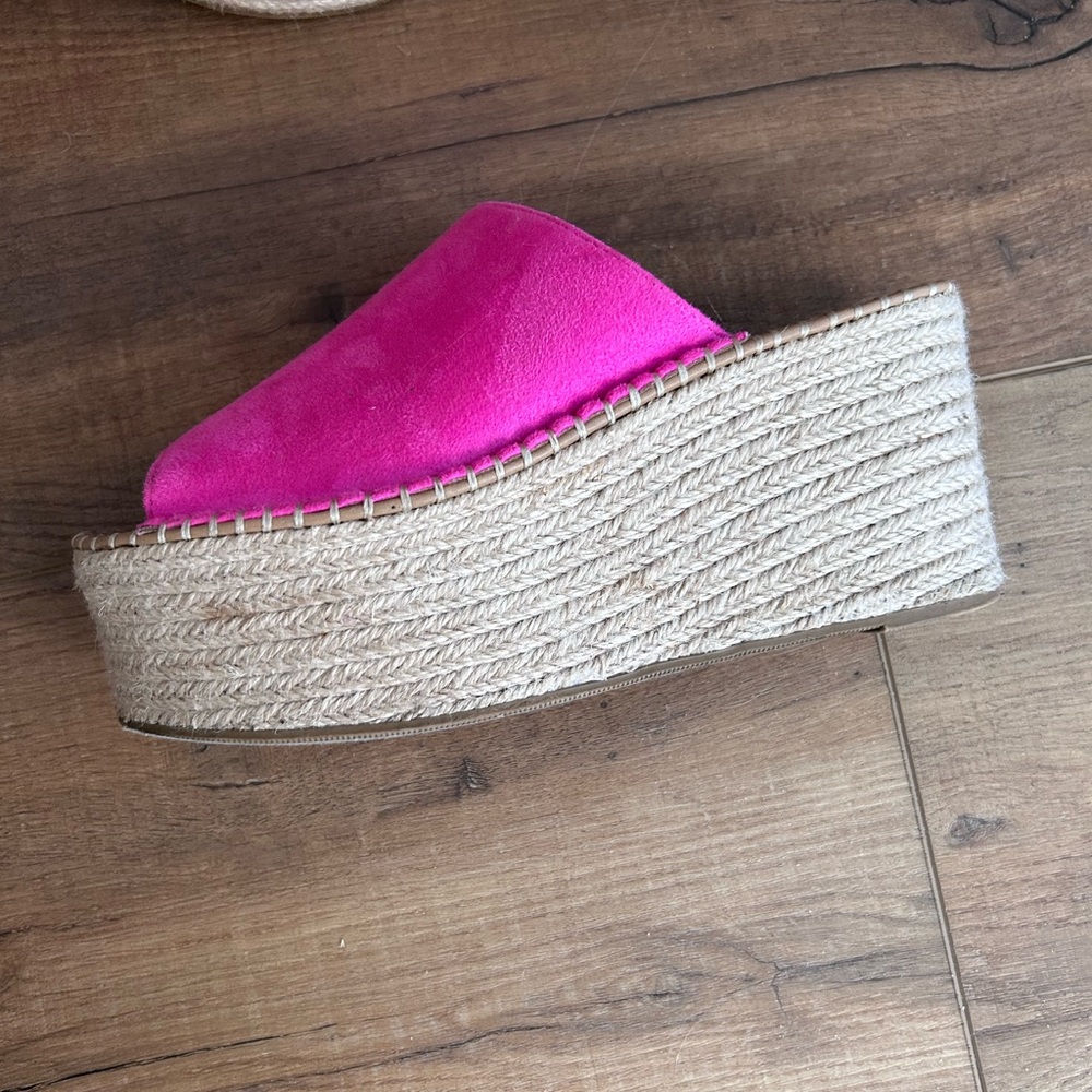 Pink wedges with ratan bottom